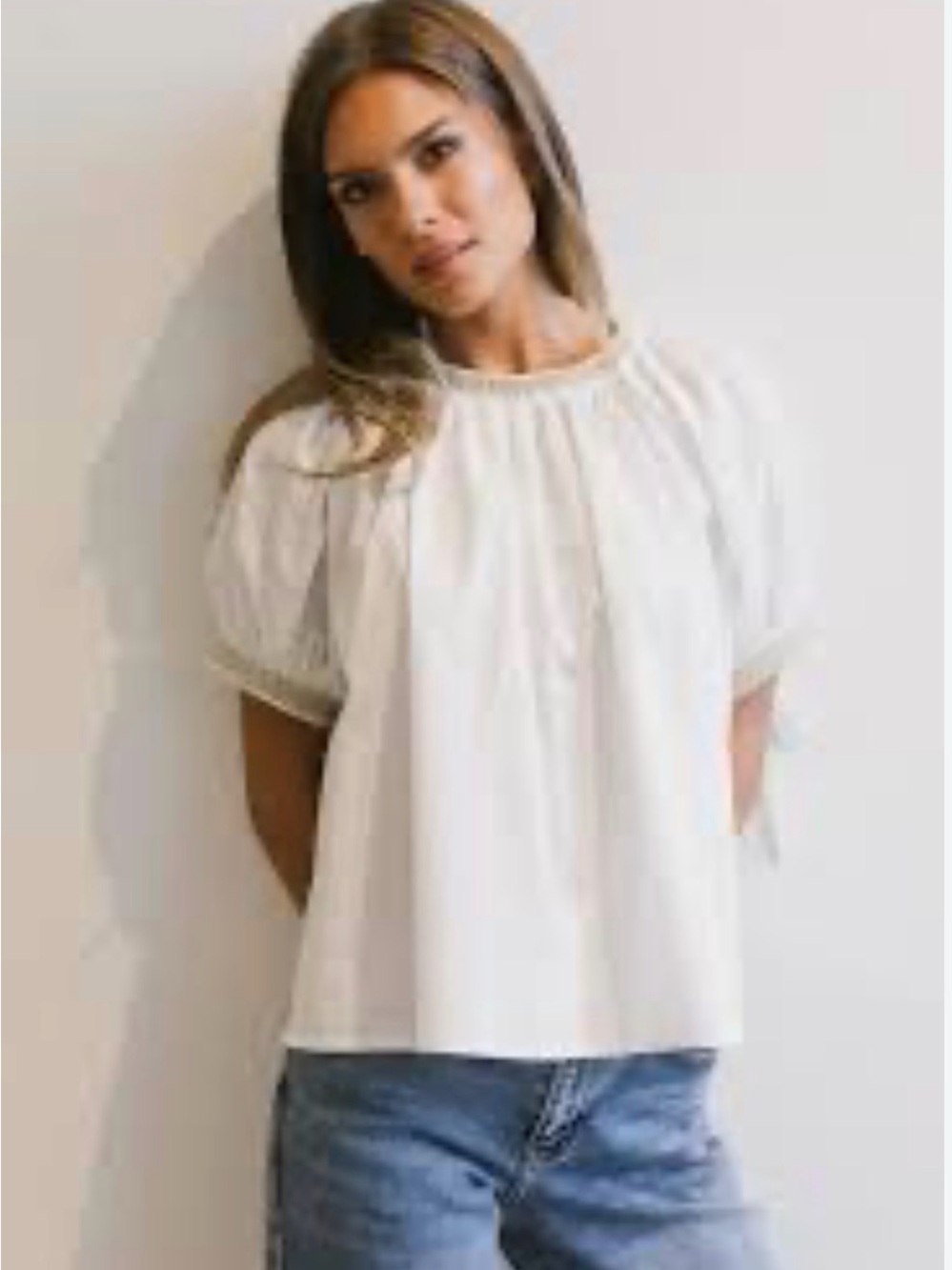Bohme Vicki Blouse in White Puff Sleeve Peasant Top w Lt Gold Trim. Wmn’s Medium
